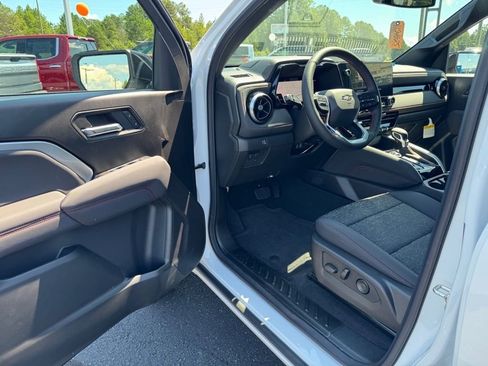 Used 2026 Chevrolet Colorado Z71 w/ Technology Package AWD/4WD image 10
