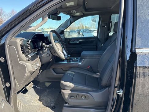 New 2026 GMC Sierra 1500 SLT image 9