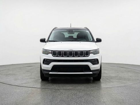 Used 2025 Jeep Compass Limited AWD/4WD image 2