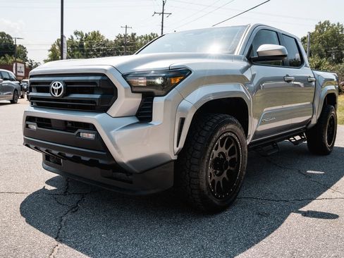 Certified 2026 Toyota Tacoma SR5 AWD/4WD image 3