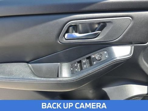 Used 2024 Nissan Rogue SV FWD image 15