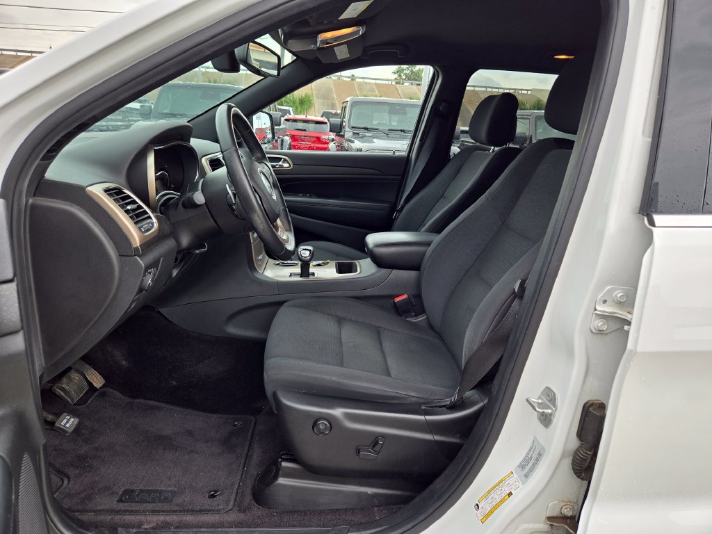 Used 2015 Jeep Grand Cherokee Laredo w/ Quick Order Package 23E RWD image 9