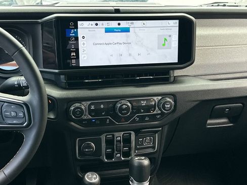 Used 2024 Jeep Wrangler Unlimited w/ Convenience Group AWD/4WD image 16