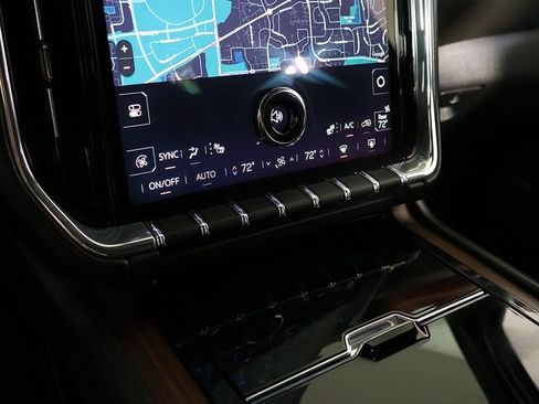 Used 2025 GMC Yukon XL Denali AWD/4WD image 24