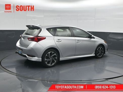 Used 2017 Toyota Corolla iM image 2