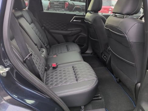 Used 2023 Mitsubishi Outlander SEL image 16