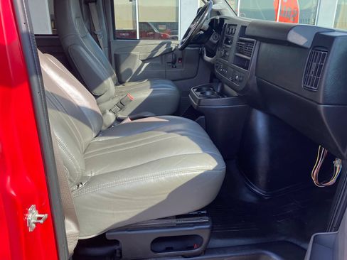 Used 2017 Chevrolet Express 3500 LS RWD image 21
