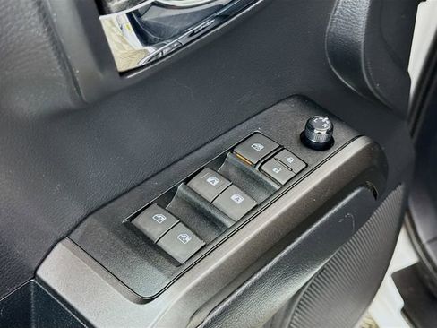 Used 2022 Toyota Tacoma TRD Off-Road image 18