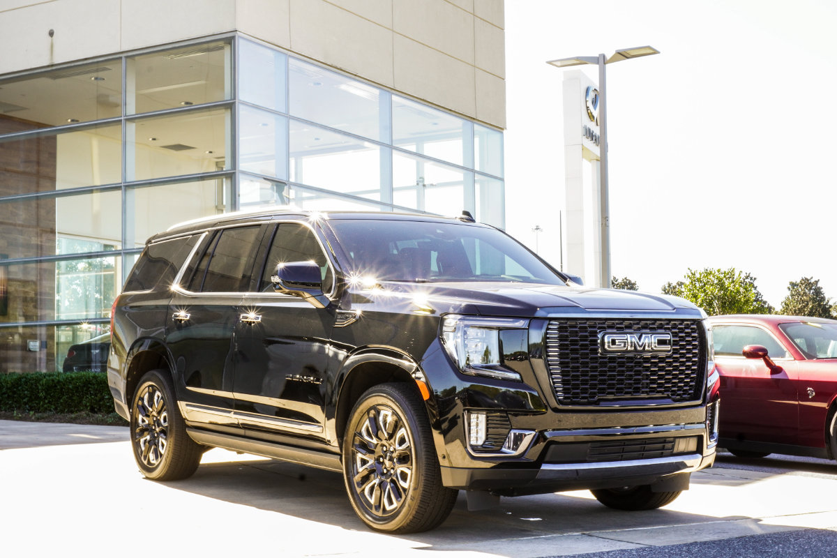 Used 2023 GMC Yukon Denali Ultimate AWD/4WD image 4