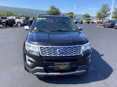 Used 2017 Ford Explorer Platinum AWD/4WD image 2