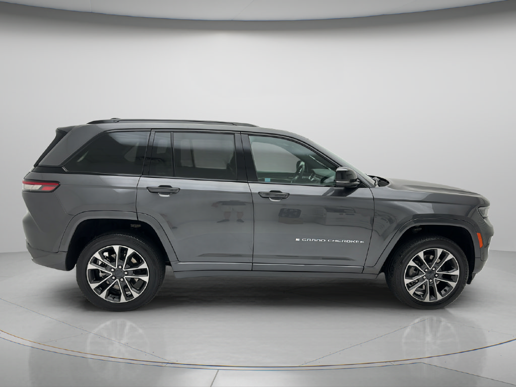 Used 2023 Jeep Grand Cherokee Overland w/ Luxury Tech Group IV AWD/4WD image 6