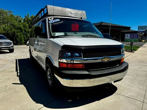 Used 2017 Chevrolet Express 3500 LT w/ LT Preferred Equipment Group RWD image 3