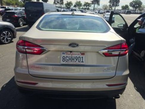 Used 2019 Ford Fusion SE FWD image 5