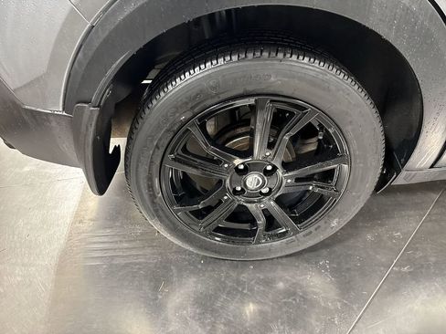 Used 2020 Nissan Kicks SR image 13