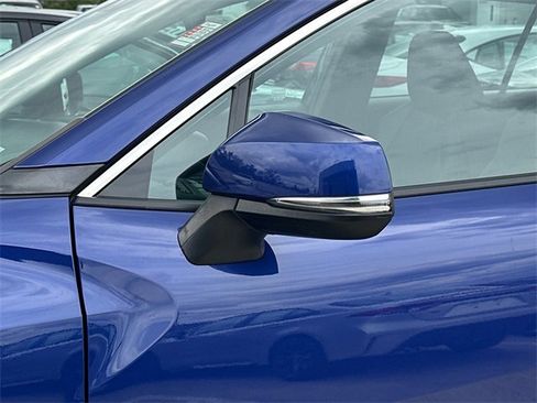 Certified 2022 Toyota Corolla Cross XLE image 6