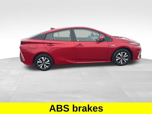 Used 2017 Toyota Prius Prime Advanced w/ Carpet Mat Package image 7