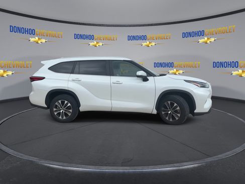 Used 2023 Toyota Highlander XLE FWD image 9