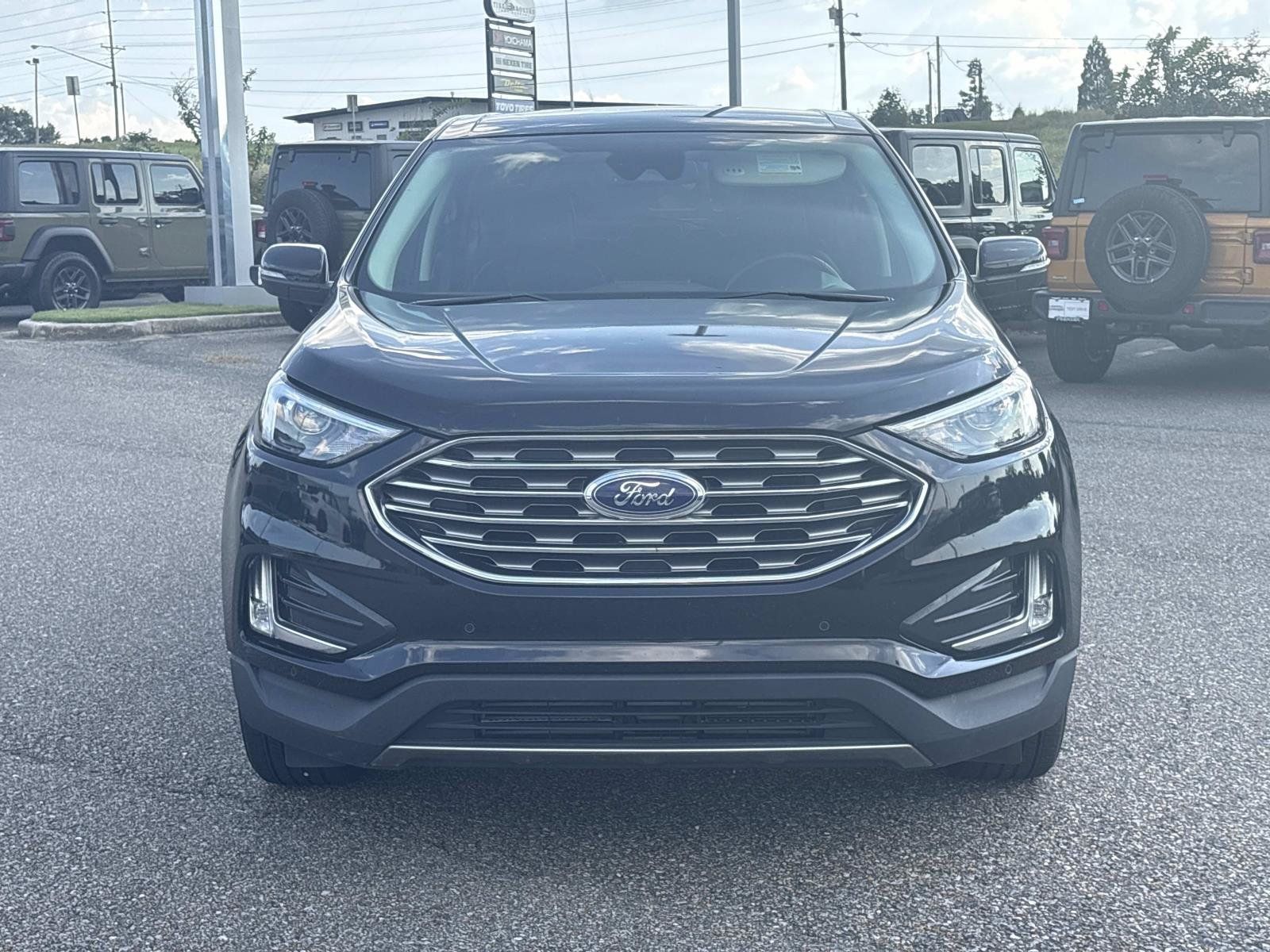 Used 2024 Ford Edge Titanium AWD/4WD image 2