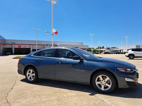 Used 2024 Chevrolet Malibu LT FWD image 2