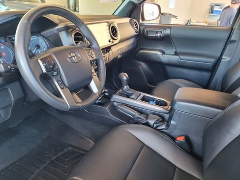 Certified 2021 Toyota Tacoma TRD Off-Road w/ TRD Premium Off Road Package AWD/4WD image 12