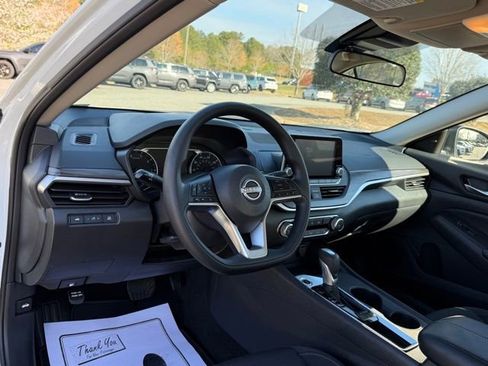 Used 2025 Nissan Altima 2.5 SV image 16