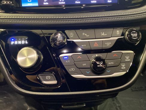 New 2027 Chrysler Pacifica Select FWD image 21