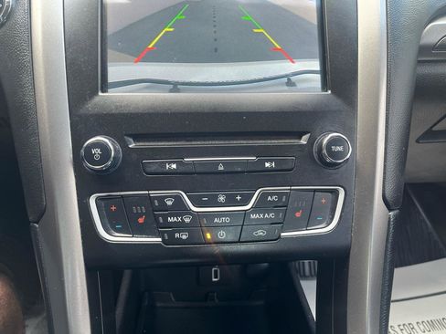 Used 2017 Ford Fusion SE w/ Equipment Group 202A AWD/4WD image 20