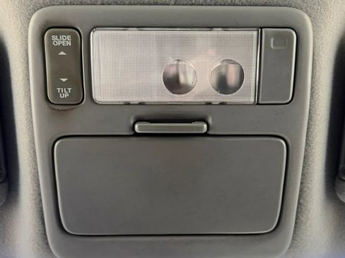 Used 2002 Toyota Solara SE FWD image 28