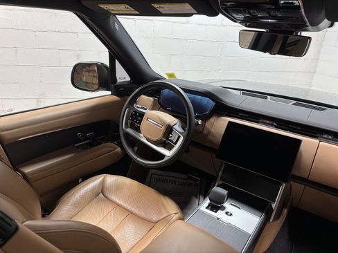 Used 2025 Land Rover Range Rover Long Wheelbase SE AWD/4WD image 36