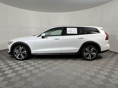 Certified 2025 Volvo V60 B5 Cross Country Plus image 7