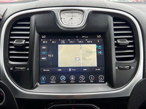 Used 2017 Chrysler 300 C w/ Light Group AWD/4WD image 25