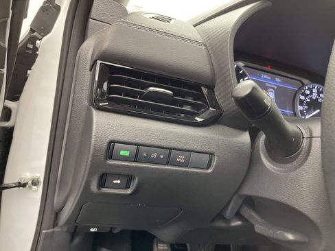 Used 2025 Nissan Sentra SV image 7