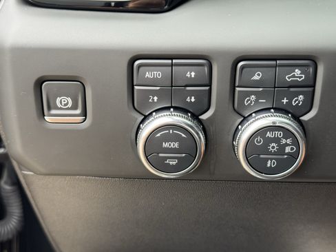 Used 2025 GMC Sierra 2500 AT4 AWD/4WD image 22