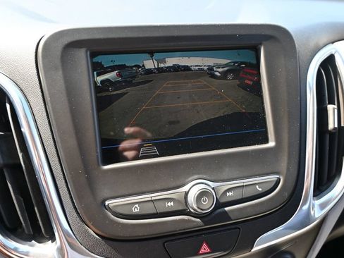 Used 2019 Chevrolet Equinox LS w/ LS Convenience Package AWD/4WD image 9