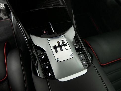 Used 2025 Ferrari Purosangue image 31