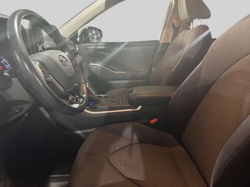 Used 2020 Toyota Highlander LE AWD/4WD image 20