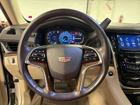 Used 2019 Cadillac Escalade Premium Luxury RWD image 35
