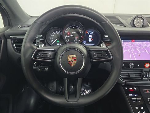 Certified 2025 Porsche Macan image 14