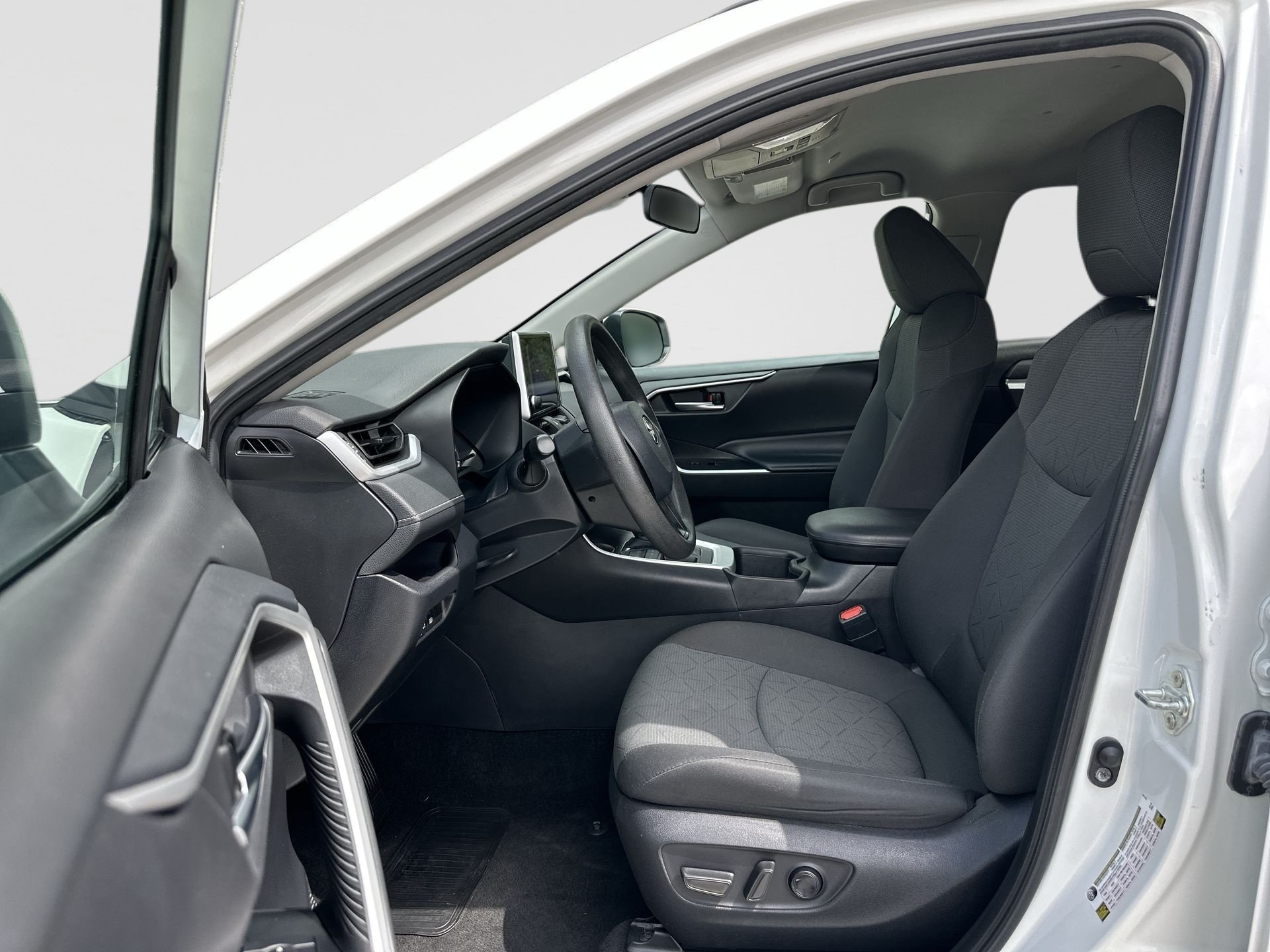 Used 2024 Toyota RAV4 XLE FWD image 19