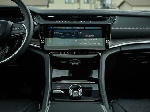 New 2026 Jeep Grand Cherokee L Limited AWD/4WD image 18