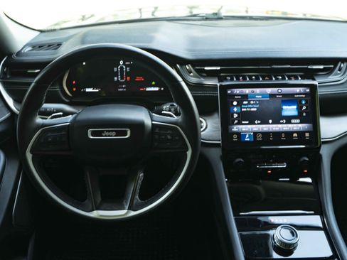 Used 2022 Jeep Grand Cherokee Limited RWD image 18