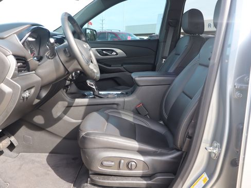 Used 2023 Chevrolet Traverse LT AWD/4WD image 9
