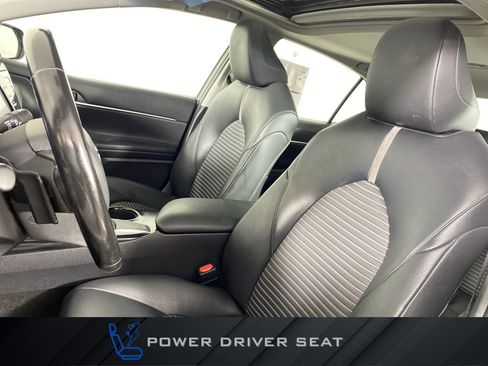 Used 2018 Toyota Camry SE w/ Moonroof Package FWD image 16