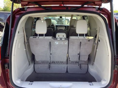 Used 2017 Chrysler Pacifica Touring-L image 30