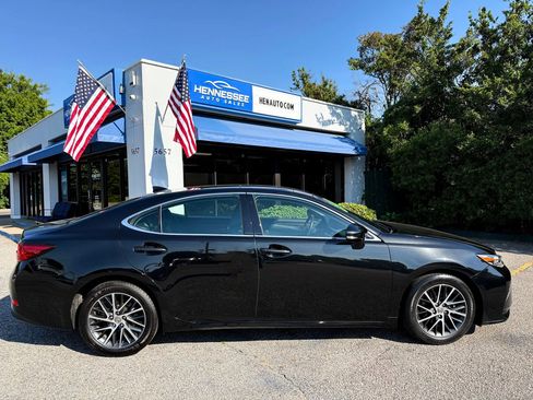 Used 2018 Lexus ES 350 w/ Luxury Package w/Wood Trim FWD image 9