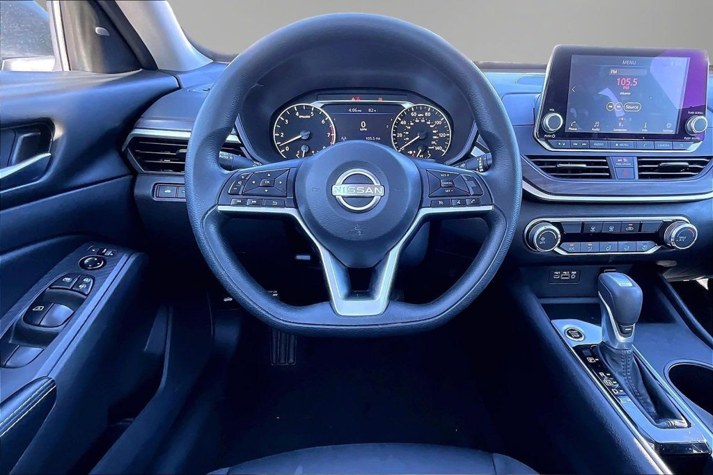 Used 2025 Nissan Altima 2.5 SV FWD image 8