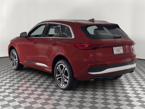 Certified 2025 Audi Q5 Premium w/ 19" Wheel Package AWD/4WD image 3