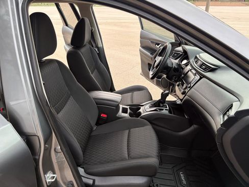 Used 2018 Nissan Rogue S image 28