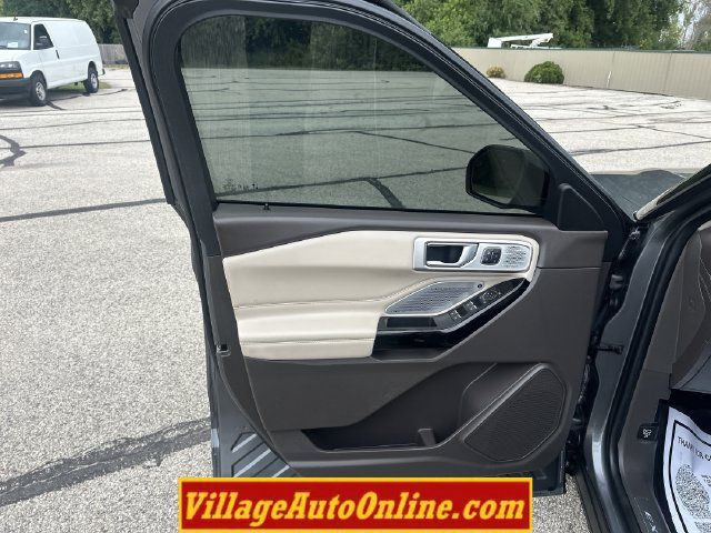 Used 2021 Ford Explorer Platinum w/ Equipment Group 601A AWD/4WD image 15