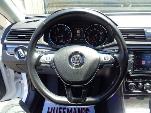 Used 2018 Volkswagen Passat 2.0T SE image 23